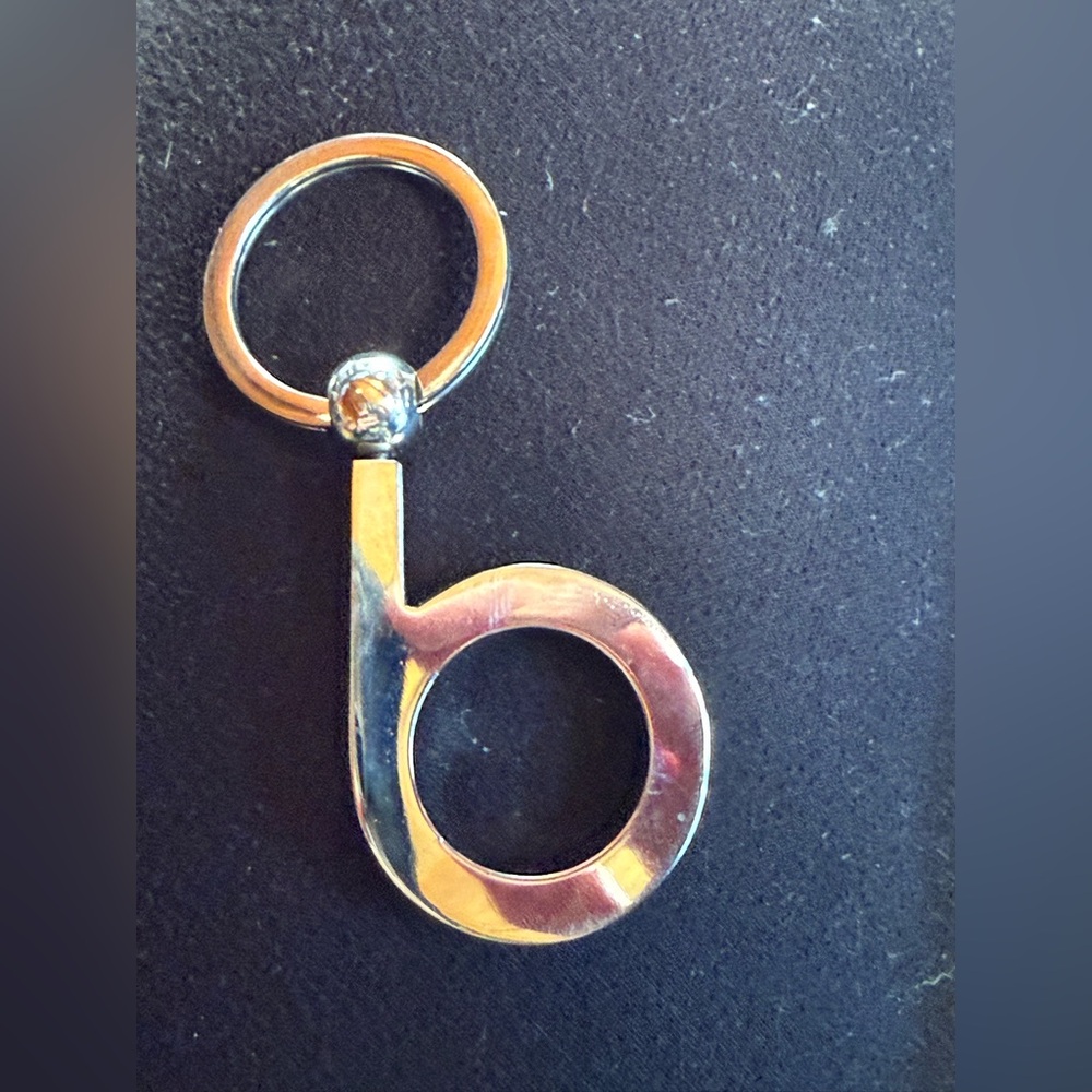 Vintage Bloomingdale's silver key‎ chain
